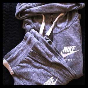 Vintage Nike hoodie and jogger set